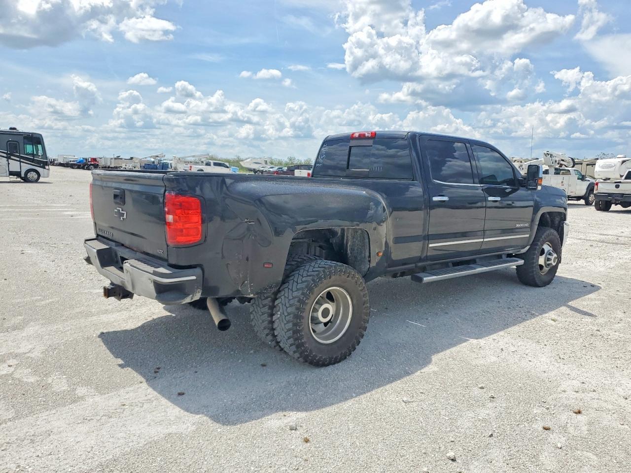 2016 Chevrolet Silverado K3500 Ltz - Image 4