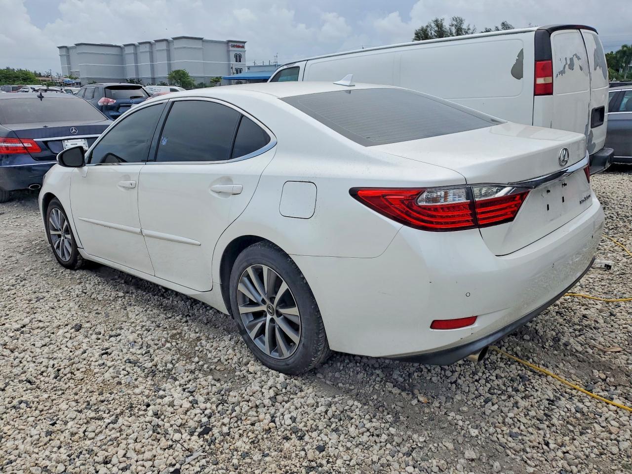 2013 Lexus Es 350 - Image 2