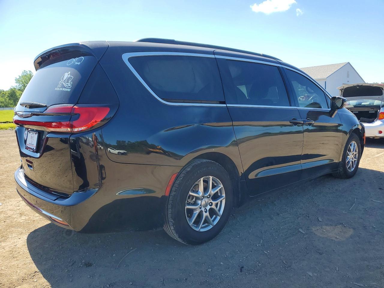 2021 Chrysler Pacifica Touring - Image 3