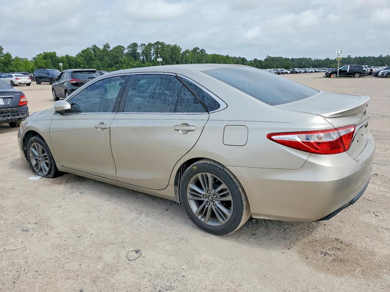 2017 Toyota Camry Se - Фото 2