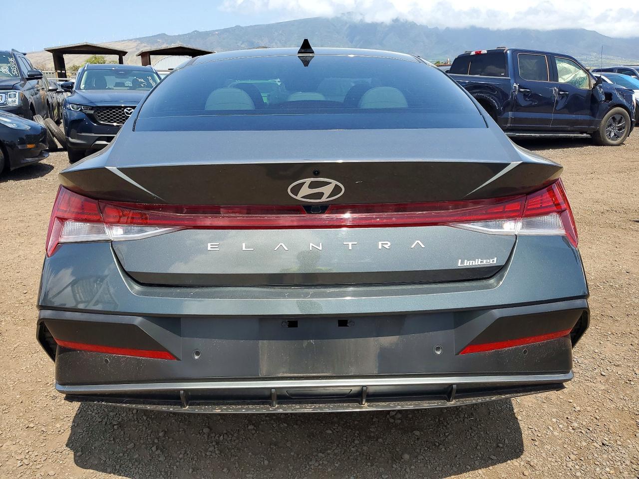 2024 Hyundai Elantra Limited - Image 6