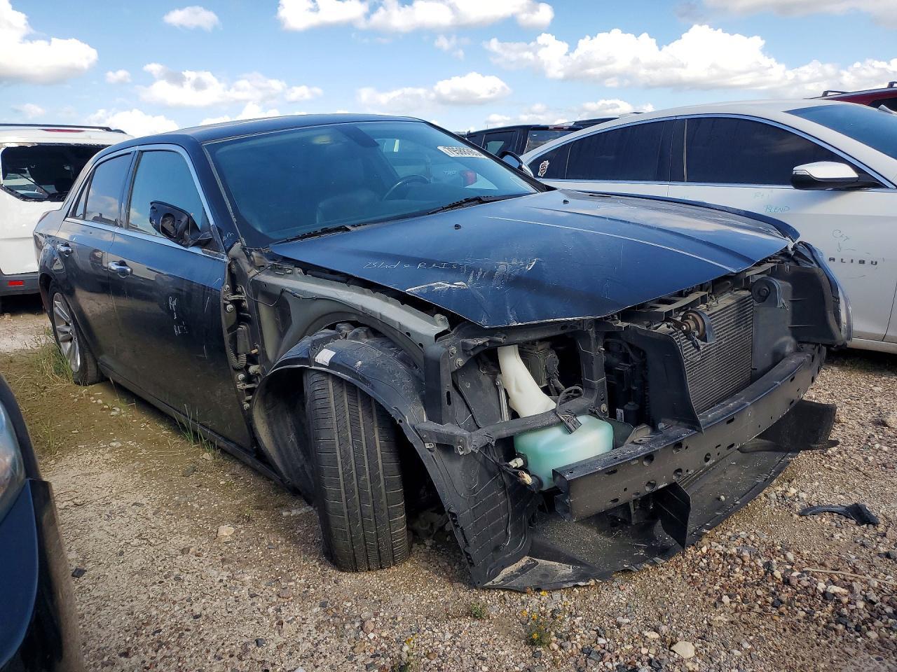 2016 Chrysler 300C - Фото 4