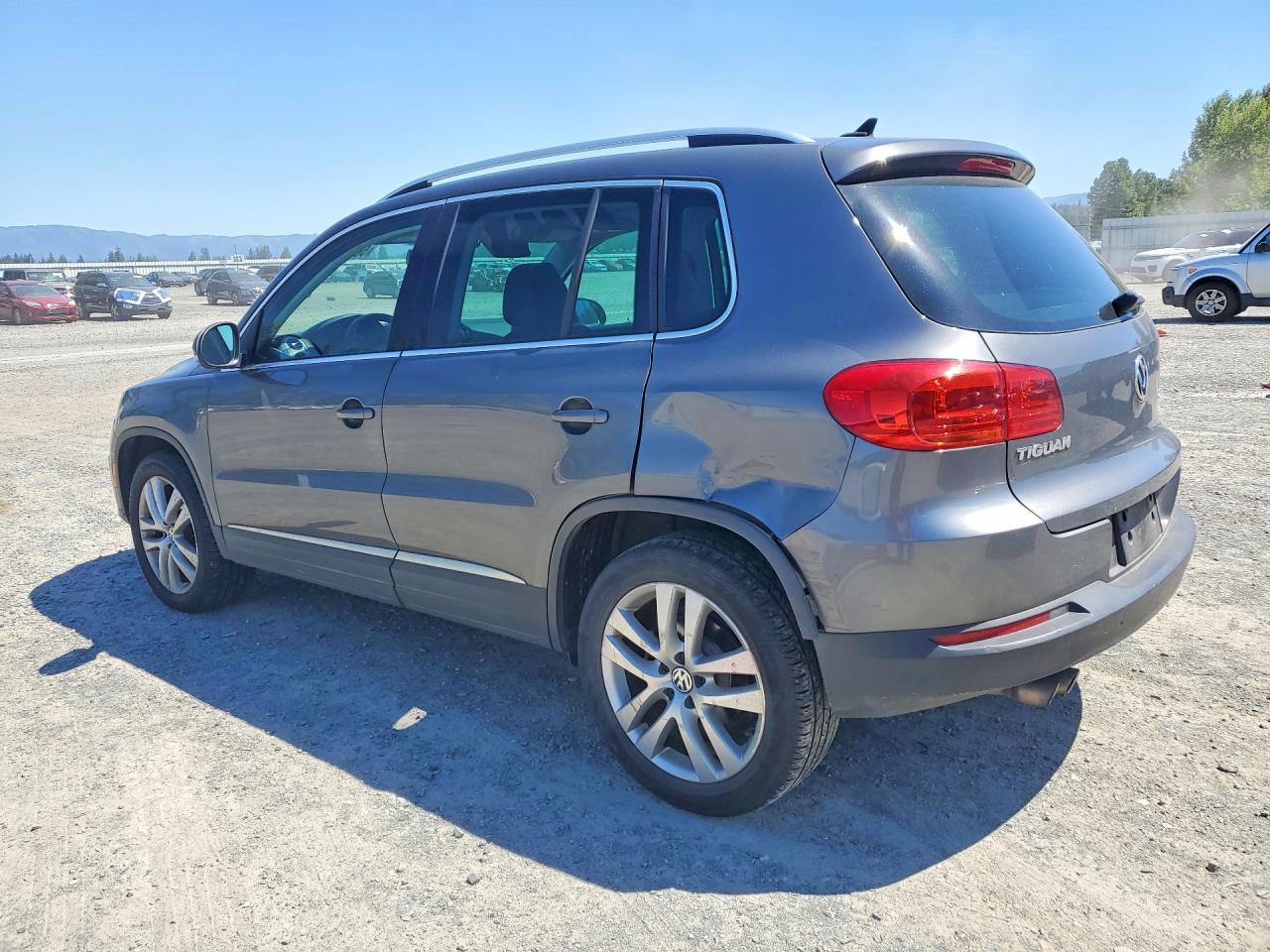 2013 Volkswagen Tiguan S - Фото 2
