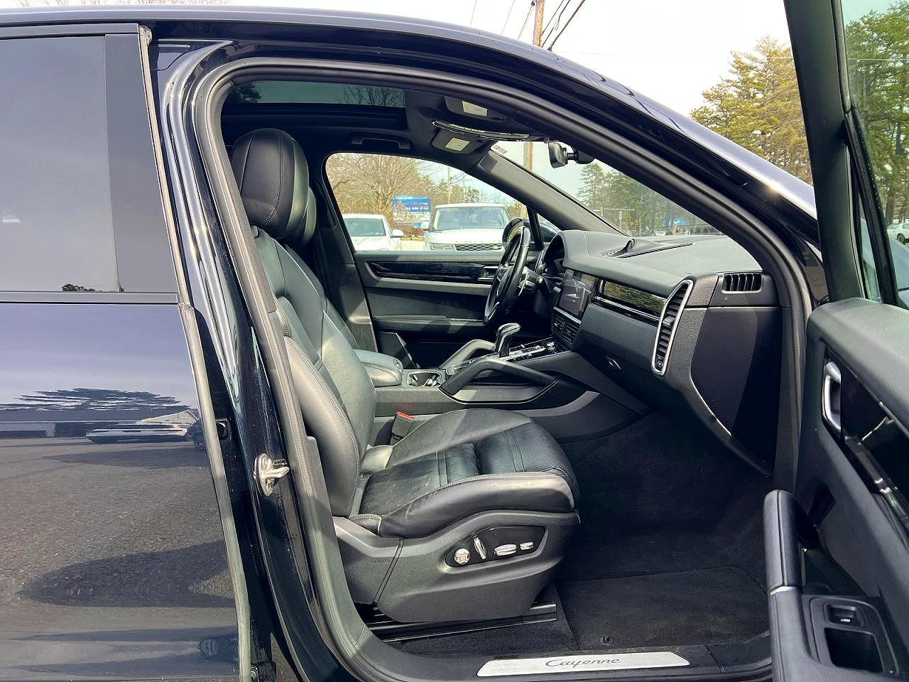 2019 Porsche Cayenne - Image 5