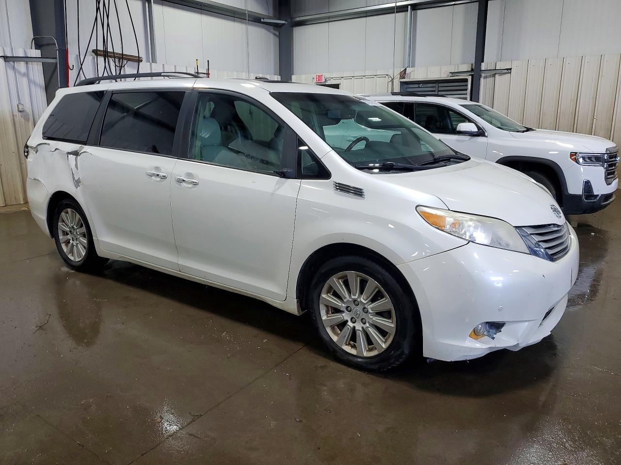2013 Toyota Sienna Limited 7-Passenger - Фото 4