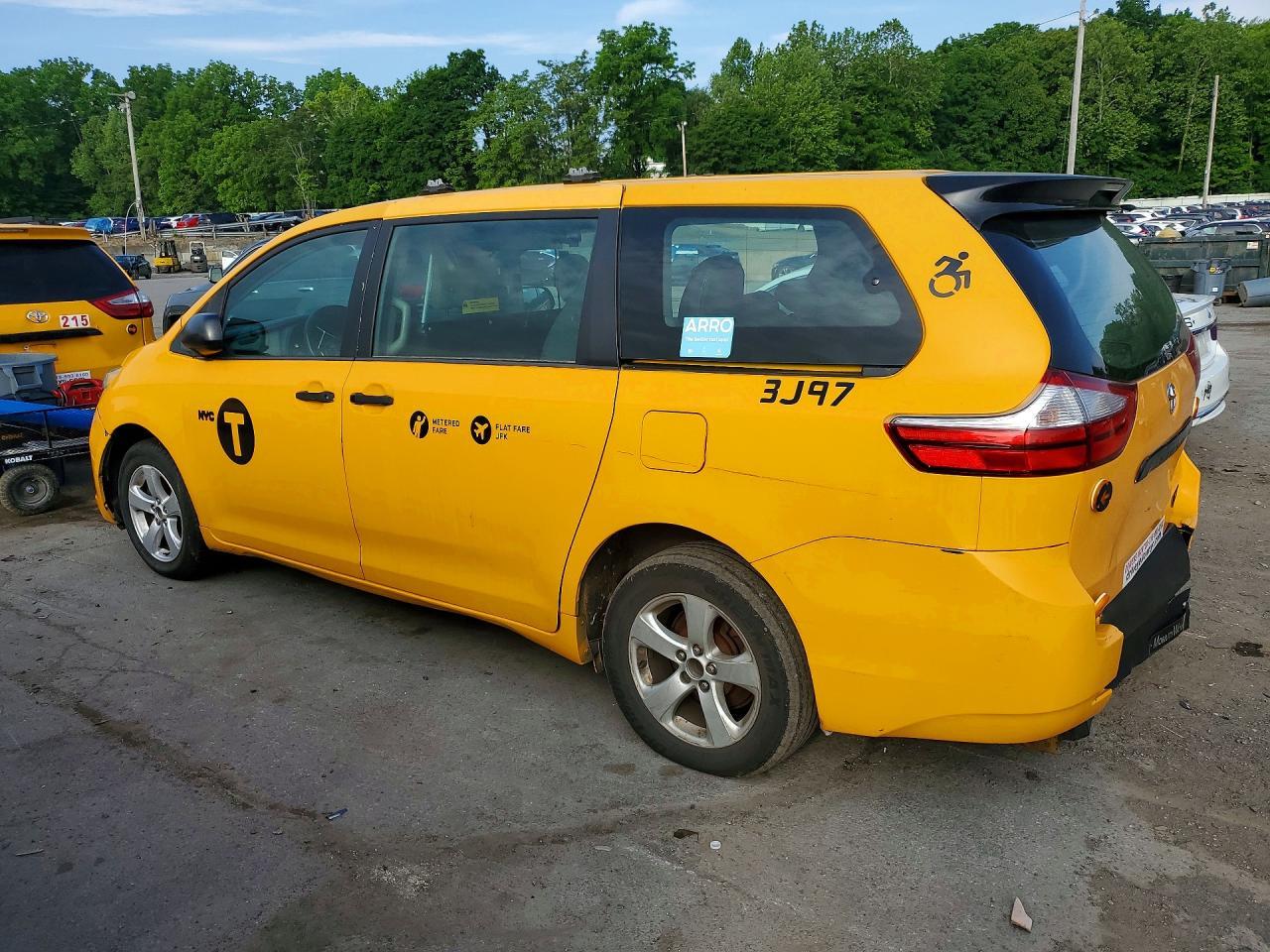2016 Toyota Sienna L 7-Passenger - Фото 2