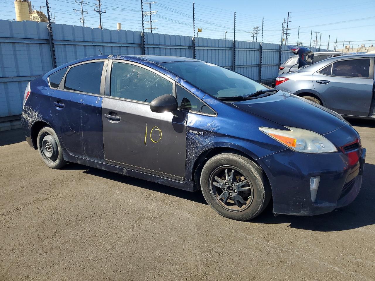 2015 Toyota Prius Two - Фото 4