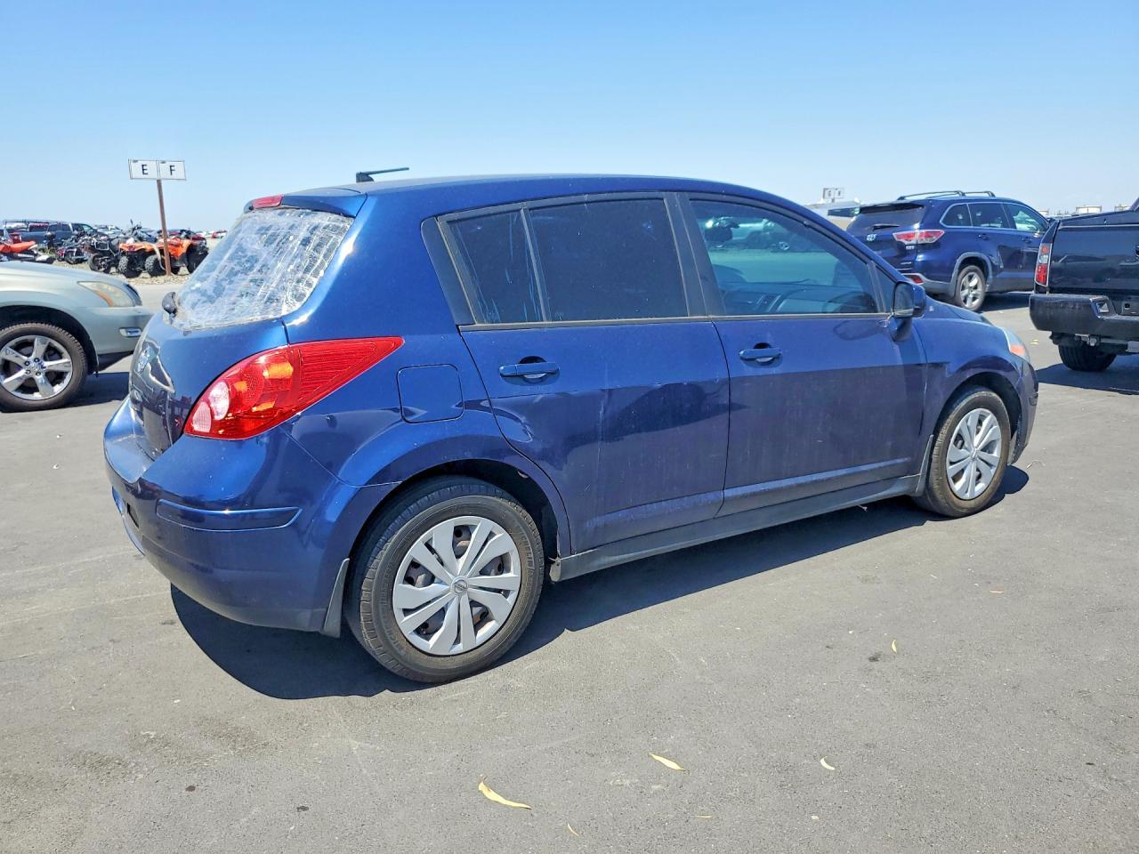 2012 Nissan Versa 1.8 S - Фото 3
