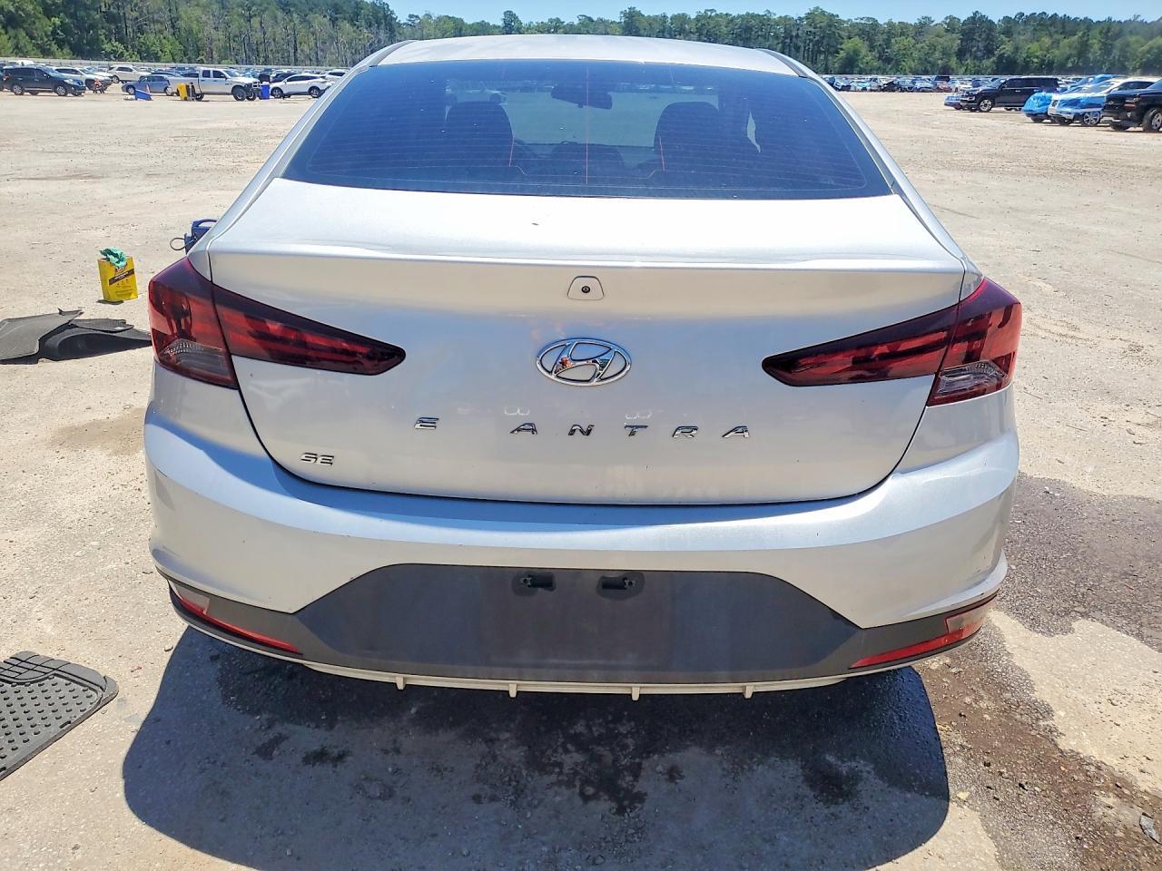 2020 Hyundai Elantra Se - Фото 6