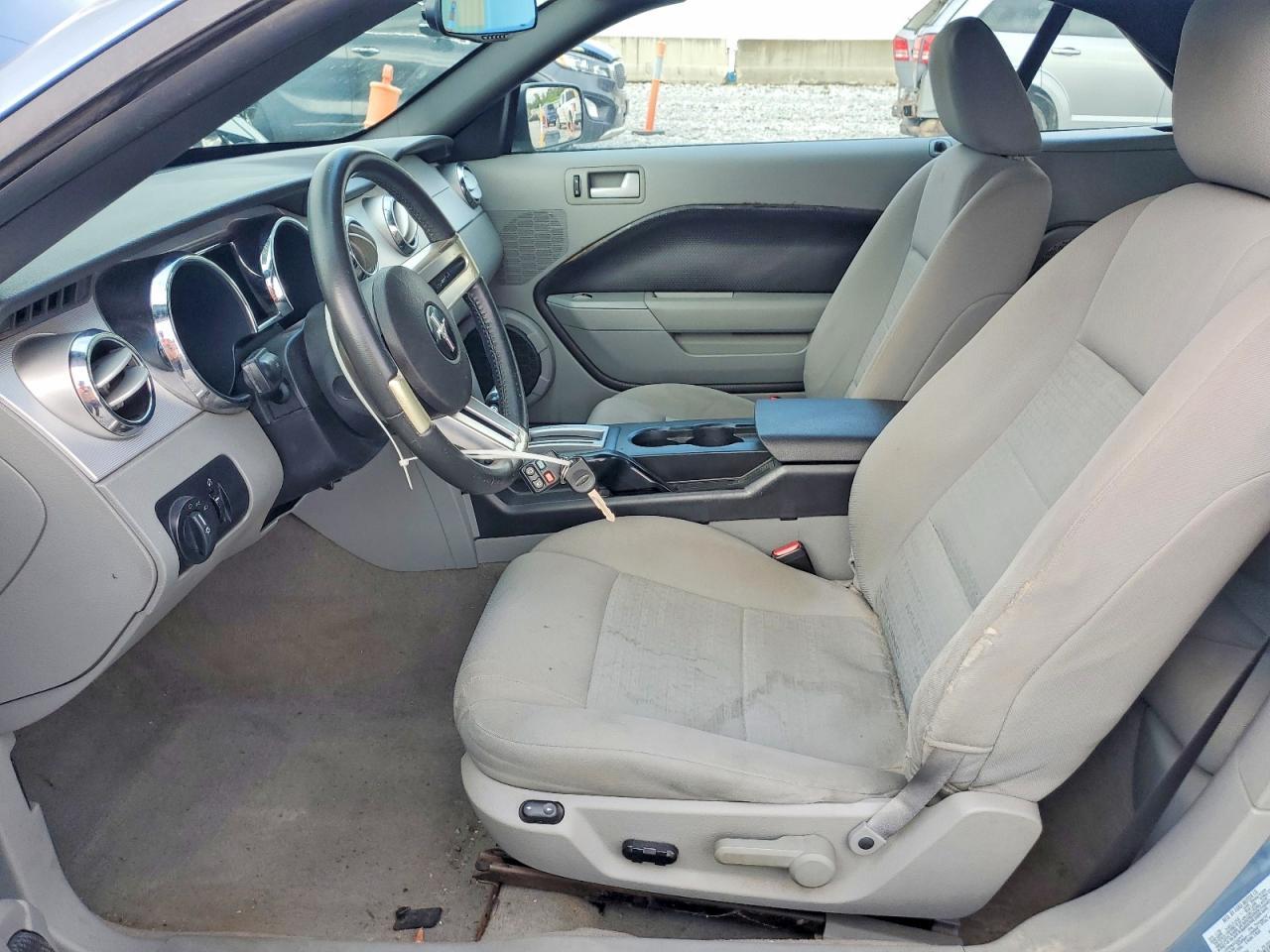 2007 Ford Mustang - Image 7