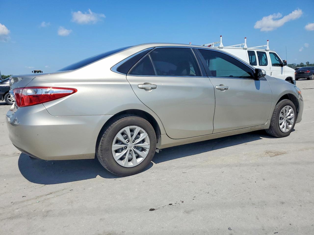 2016 Toyota Camry Le - Image 3