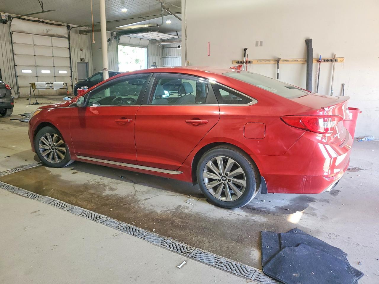 2017 Hyundai Sonata Sport - Фото 2