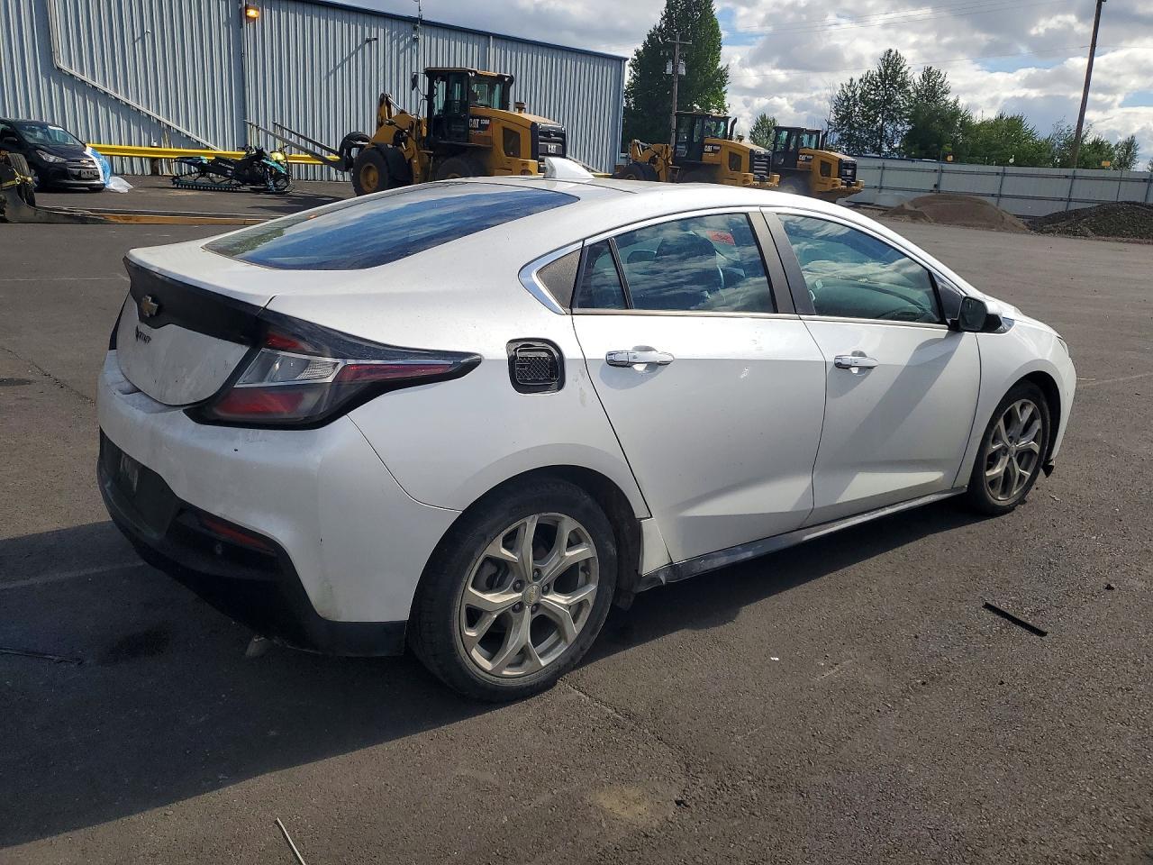 2017 Chevrolet Volt Premier - Image 3