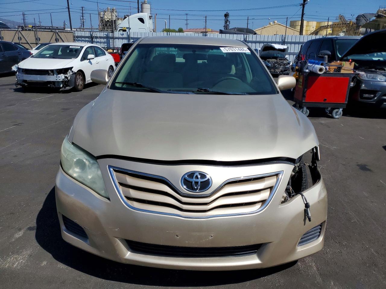 2011 Toyota Camry Le - Image 5