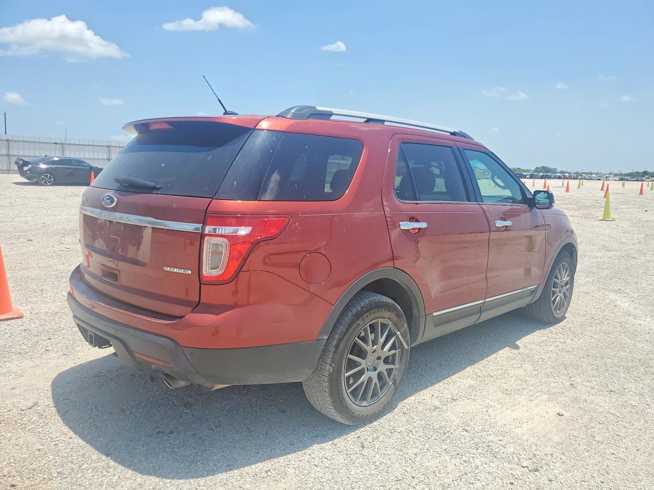 2014 Ford Explorer Xlt - Image 3