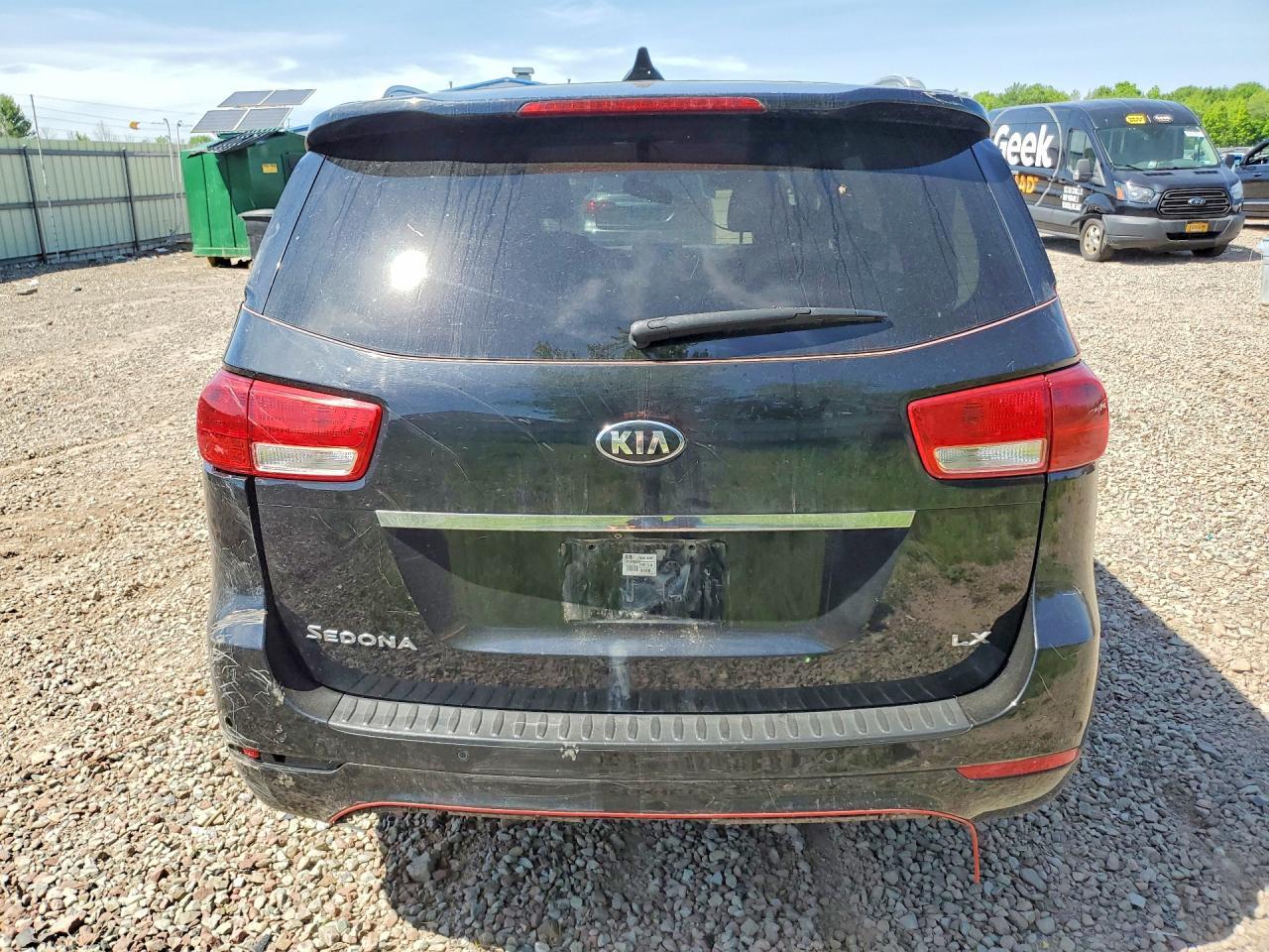 2016 Kia Sedona Lx - Image 6