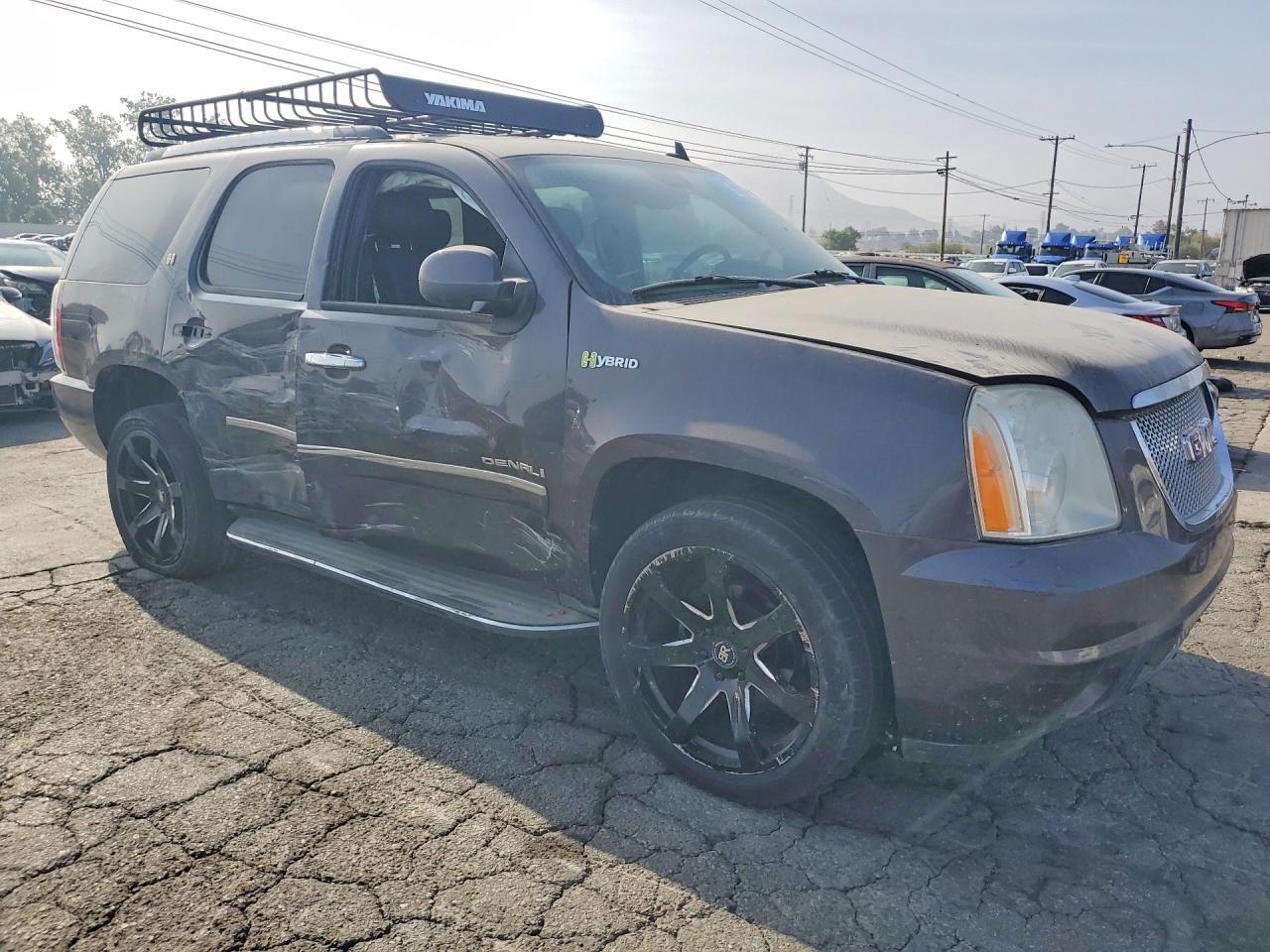2011 GMC Yukon - Image 4