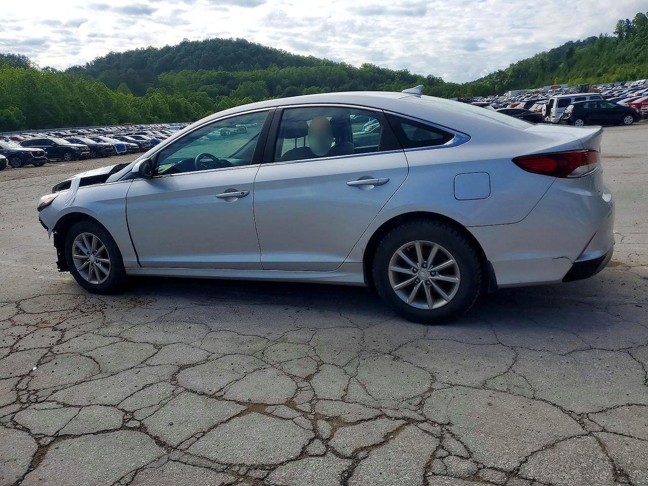 2019 Hyundai Sonata Se - Image 2