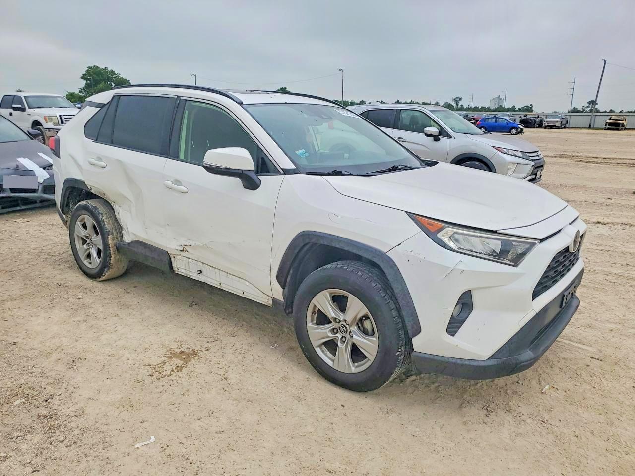 2019 Toyota Rav4 Xle - Image 4