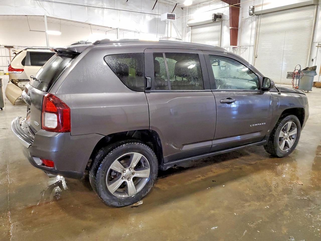 2016 Jeep Compass Latitude - Фото 3