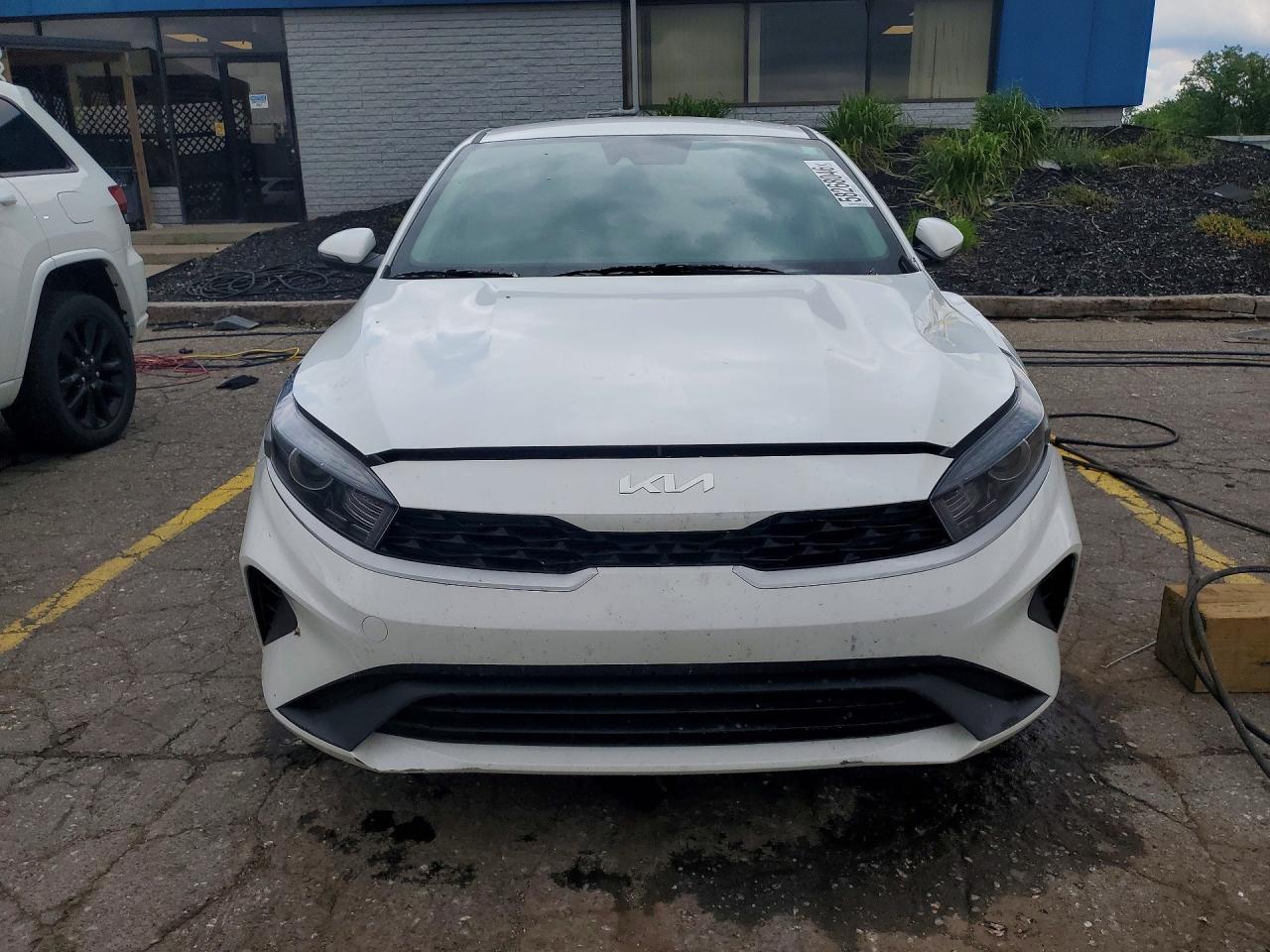 2024 Kia Forte Lxs - Image 5