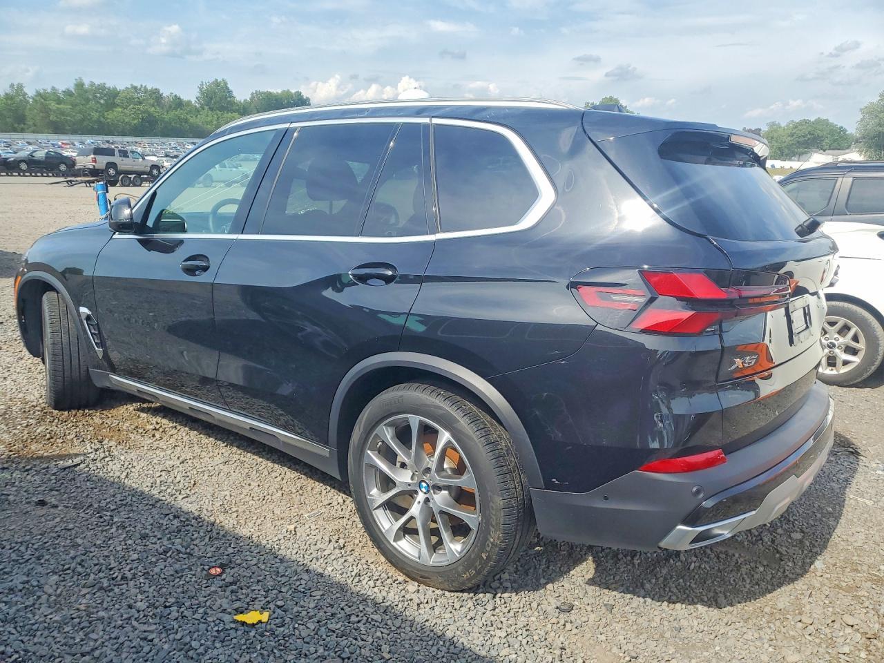 2025 BMW X5 xDrive40I - Image 2