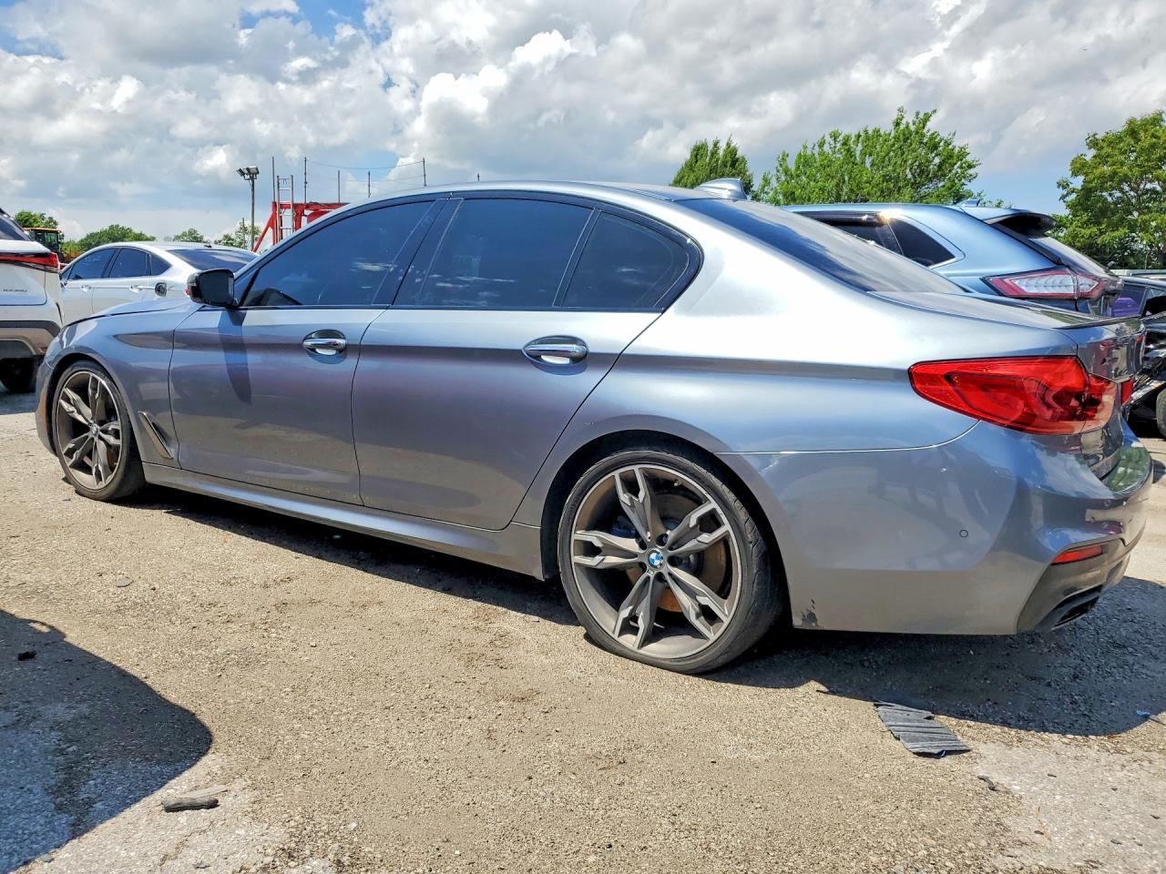 2018 BMW M550Xi - Фото 2