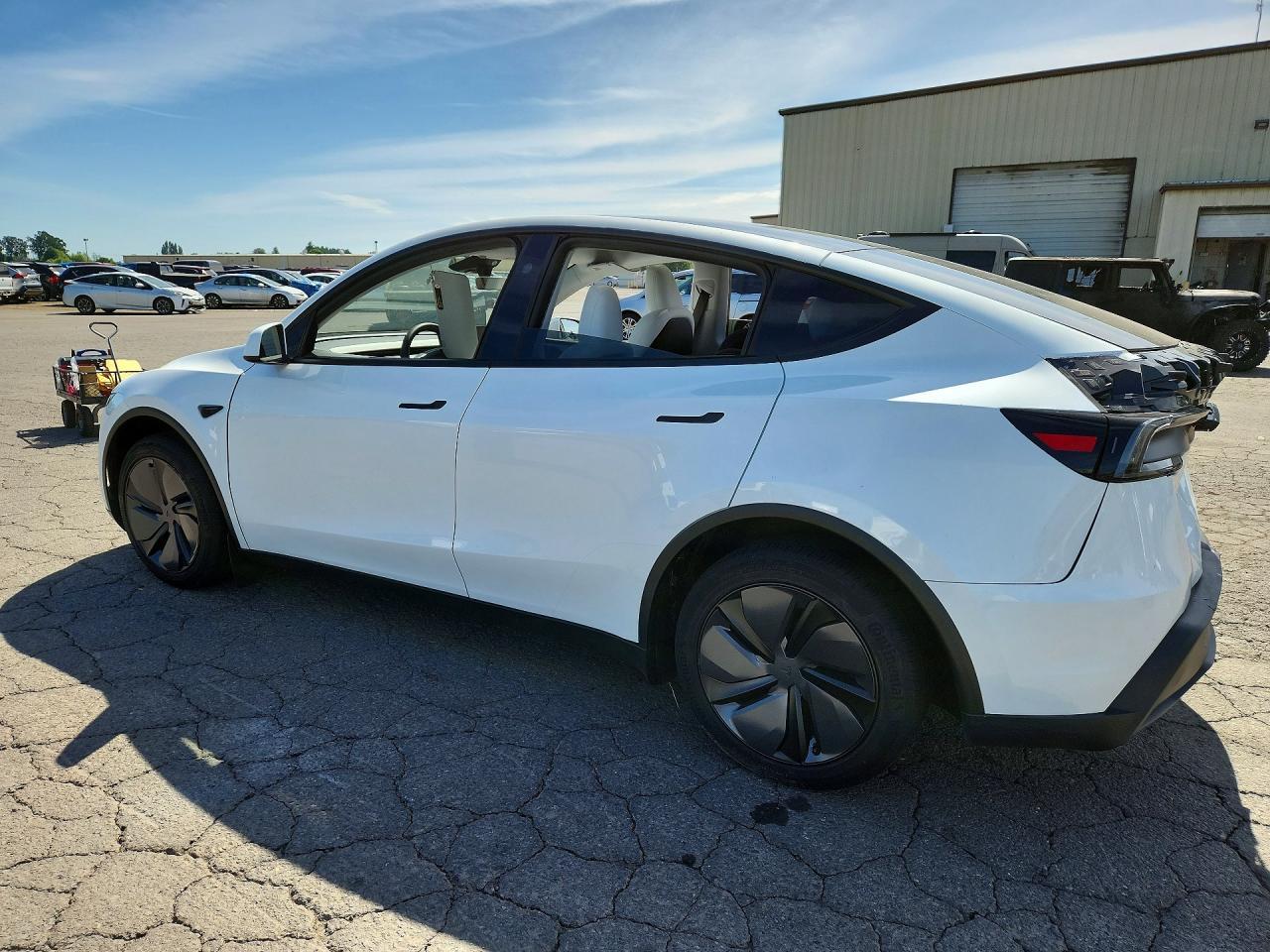 2026 Tesla Model Y - Image 2