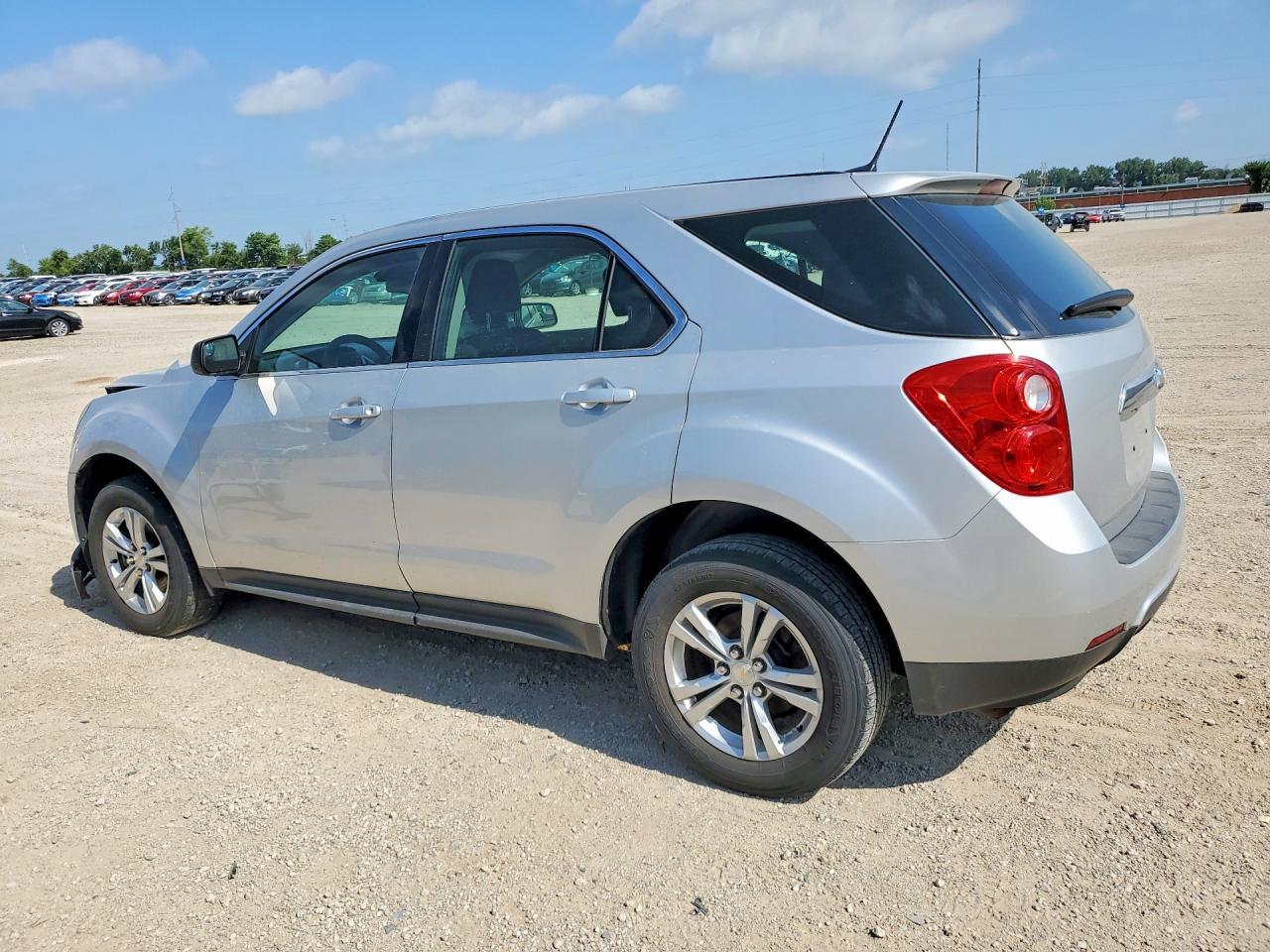 2013 Chevrolet Equinox Ls - Image 2