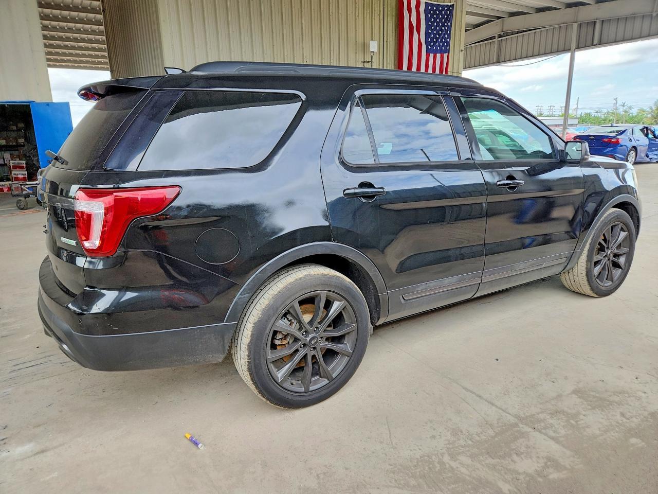 2017 Ford Explorer Xlt - Фото 3