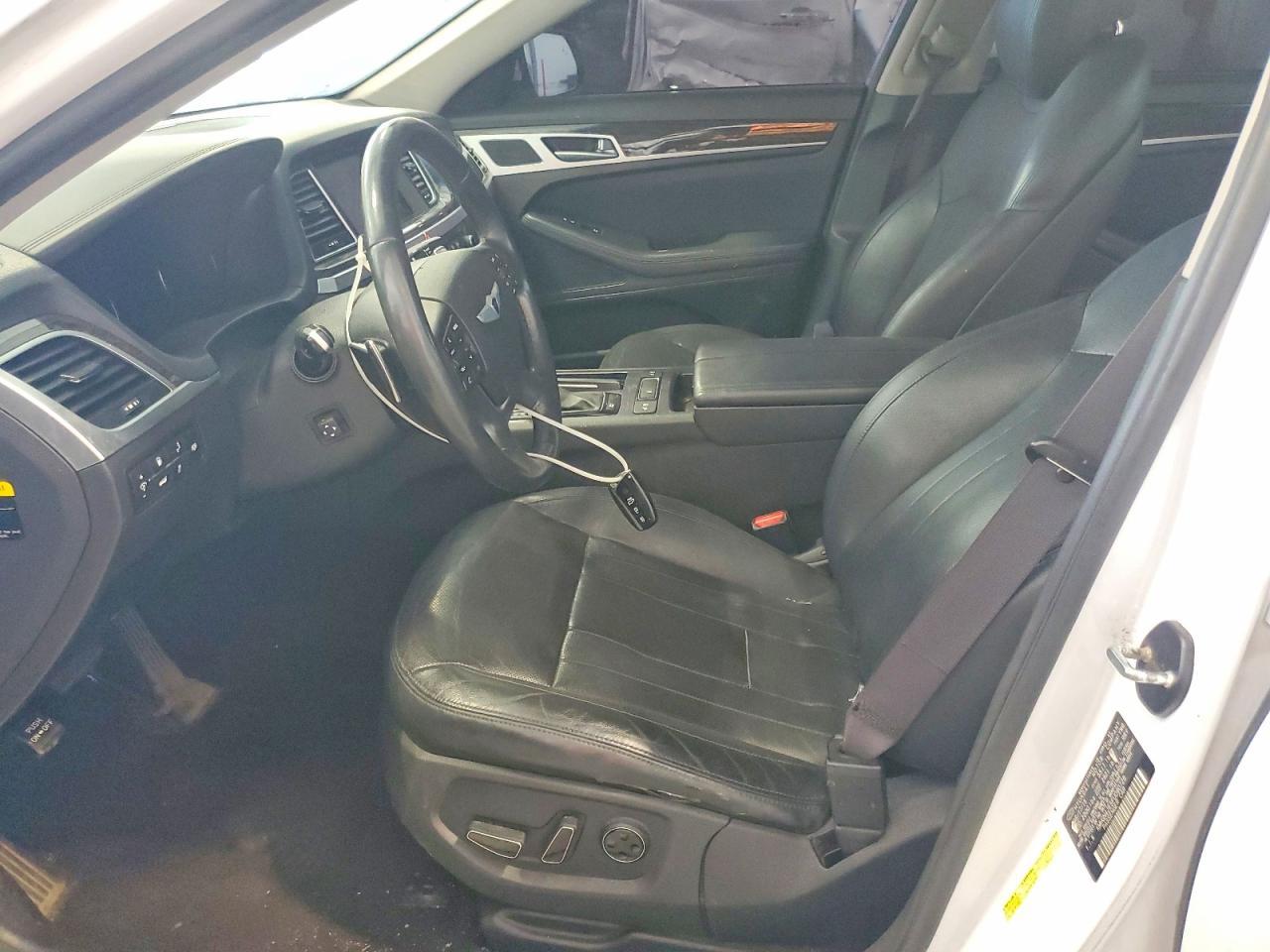 2015 Hyundai Genesis 3.8L - Фото 7