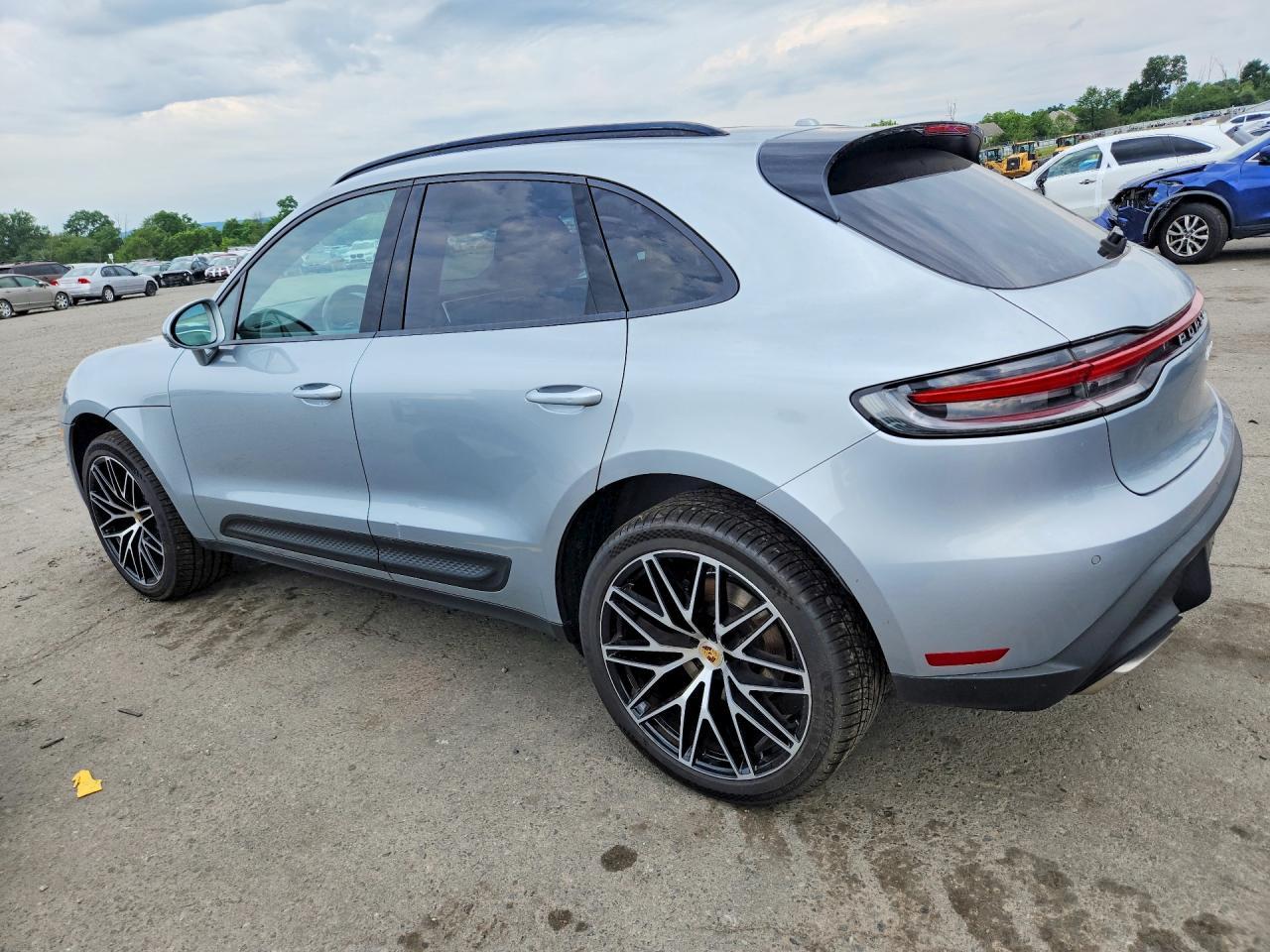 2022 Porsche Macan - Image 2