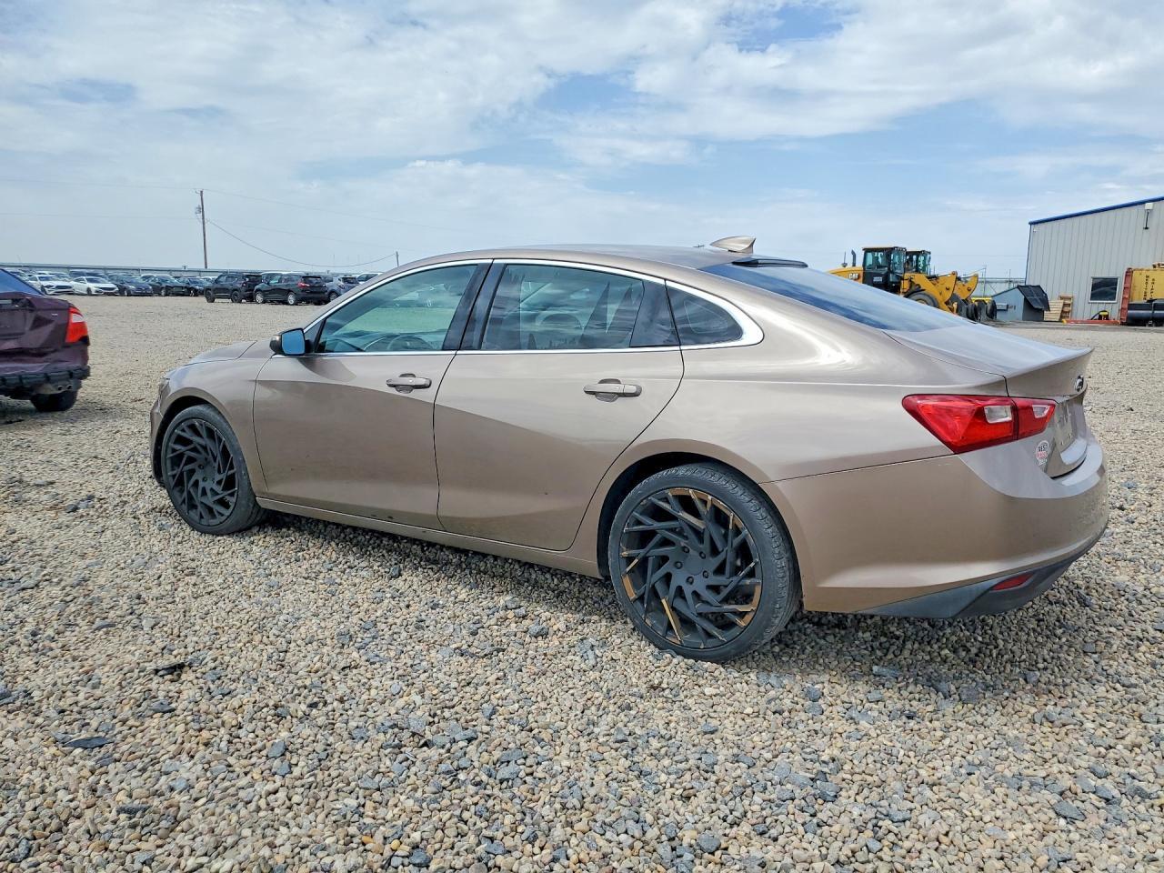 2018 Chevrolet Malibu Lt - Image 2