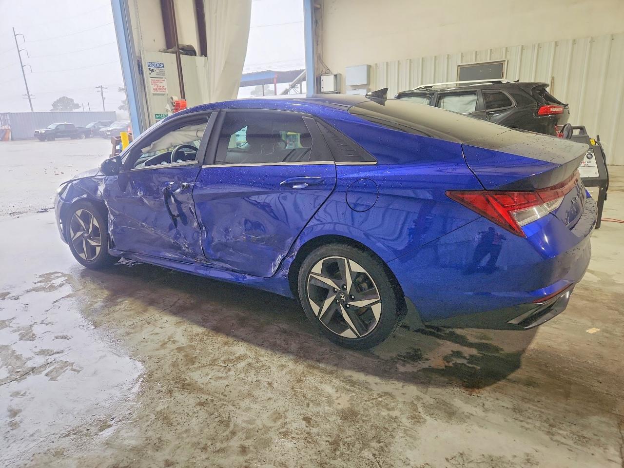 2023 Hyundai Elantra Limited - Image 2