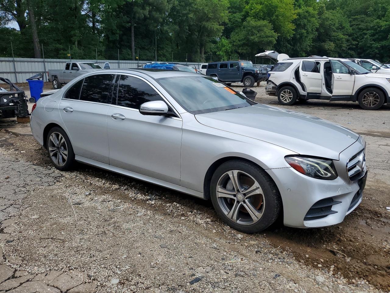 2017 Mercedes-Benz E 300 4Matic - Фото 4