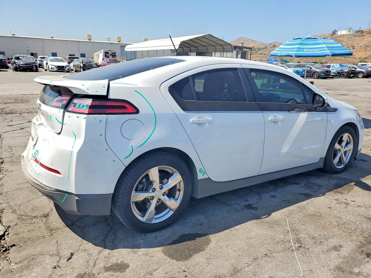 2015 Chevrolet Volt - Image 3