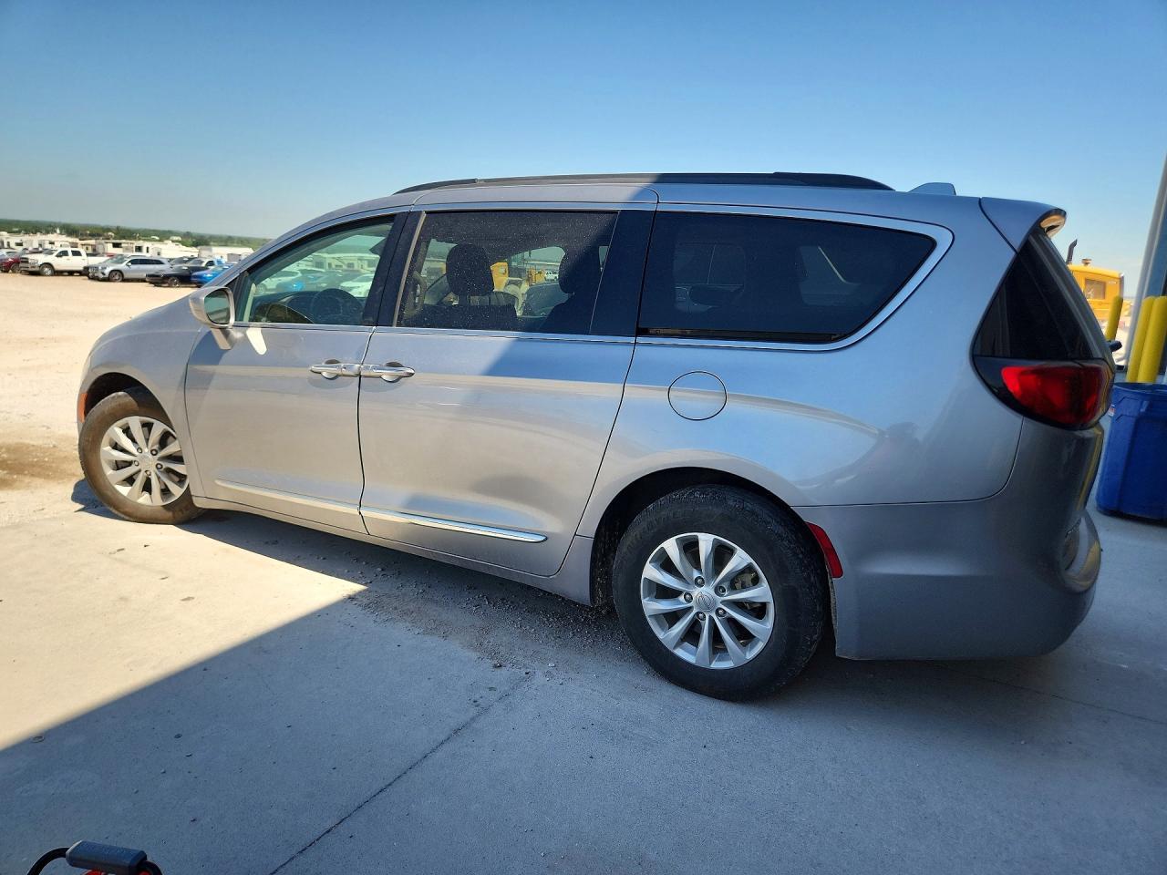 2017 Chrysler Pacifica Touring L - Фото 2