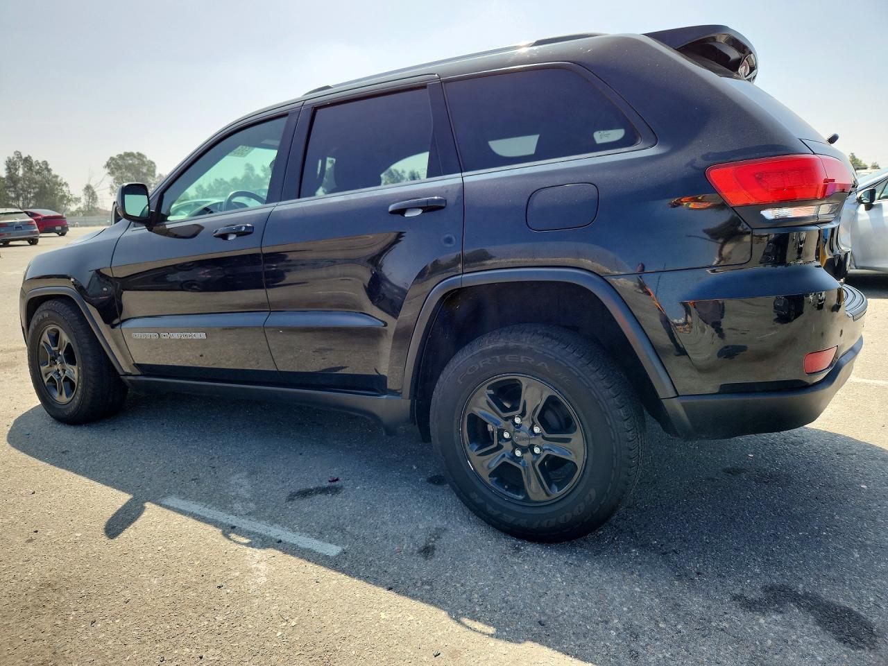 2017 Jeep Grand Cherokee Laredo - Фото 2