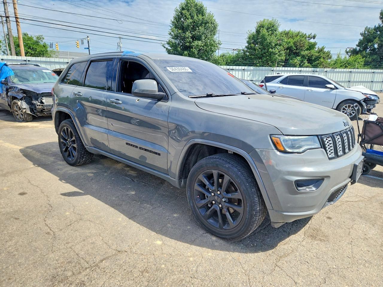 2020 Jeep Grand Cherokee Laredo - Image 4