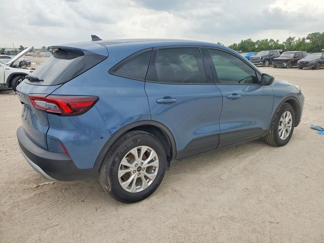 2025 Ford Escape Active - Image 3