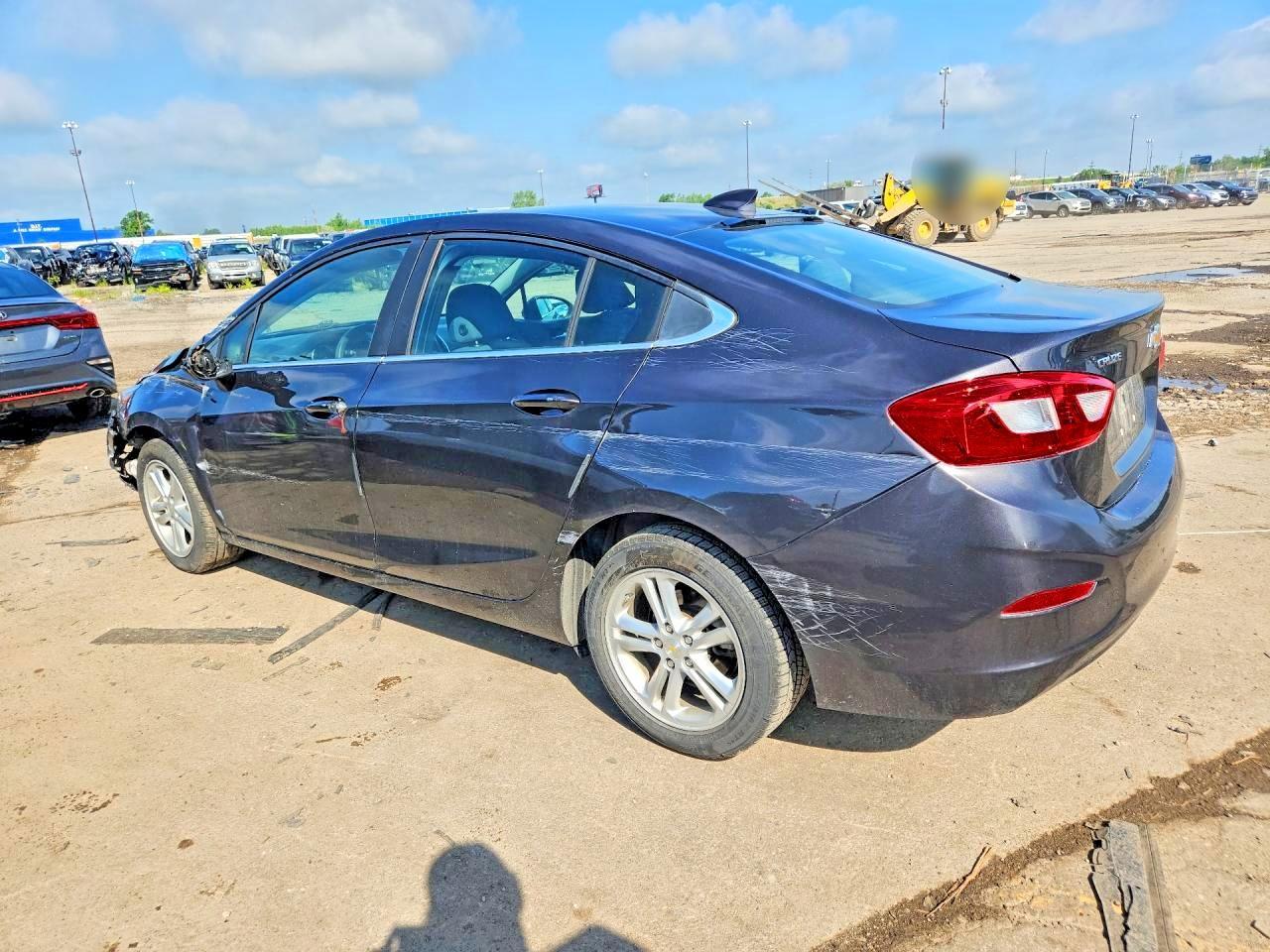 2017 Chevrolet Cruze Lt - Фото 2