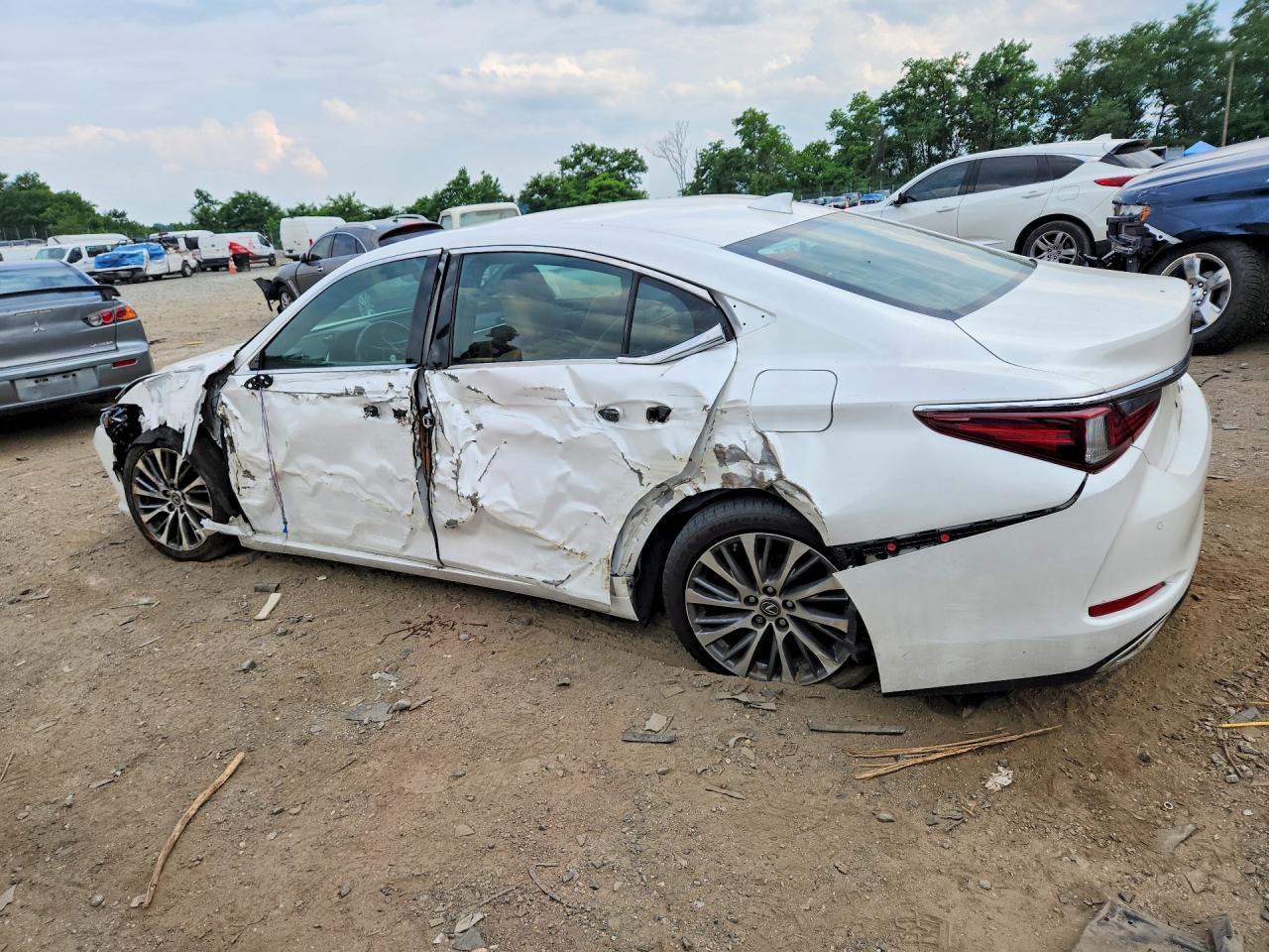 2019 Lexus Es 350 - Image 2