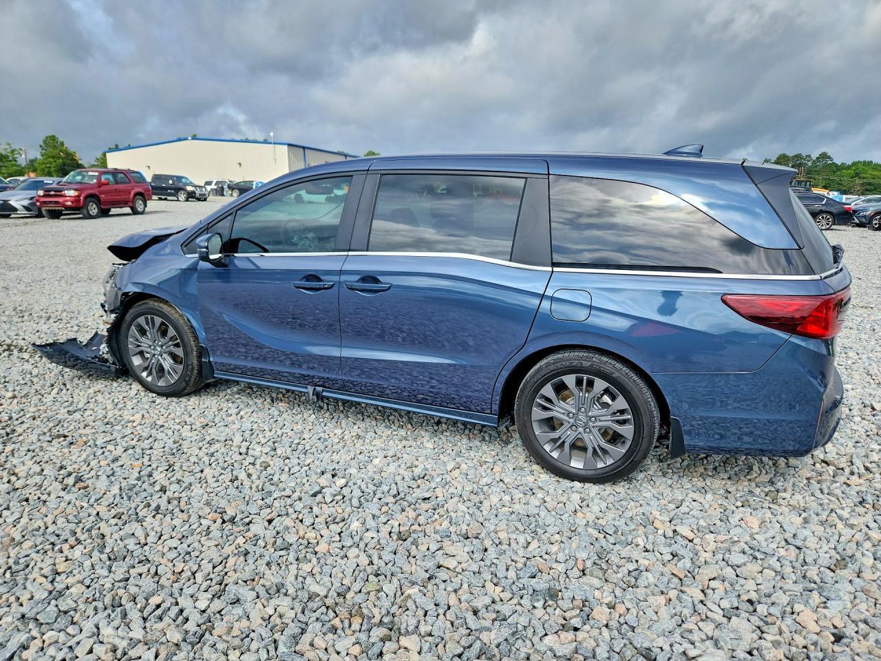 2025 Honda Odyssey Touring - Image 2