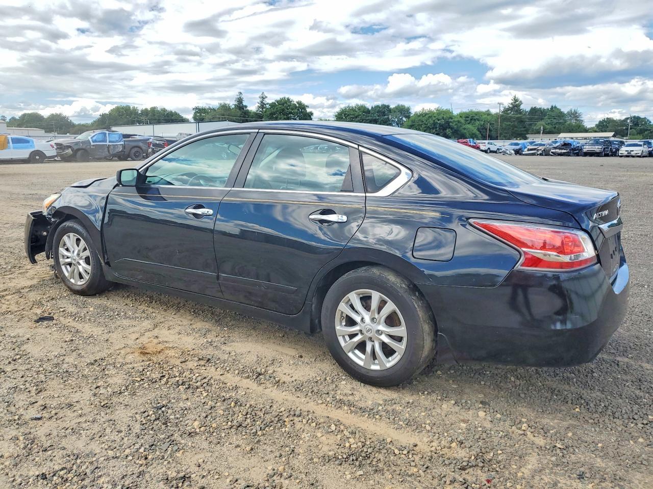 2015 Nissan Altima 2.5 S - Фото 2