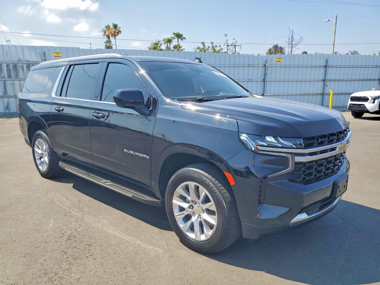 2023 Chevrolet Suburban C1500 Ls - Фото 4