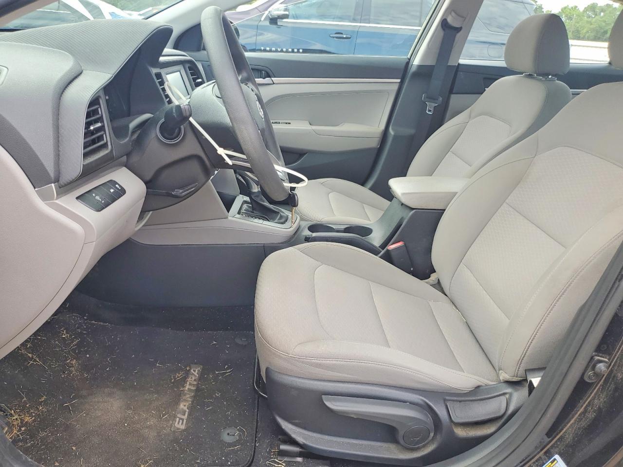 2020 Hyundai Elantra Se - Image 7