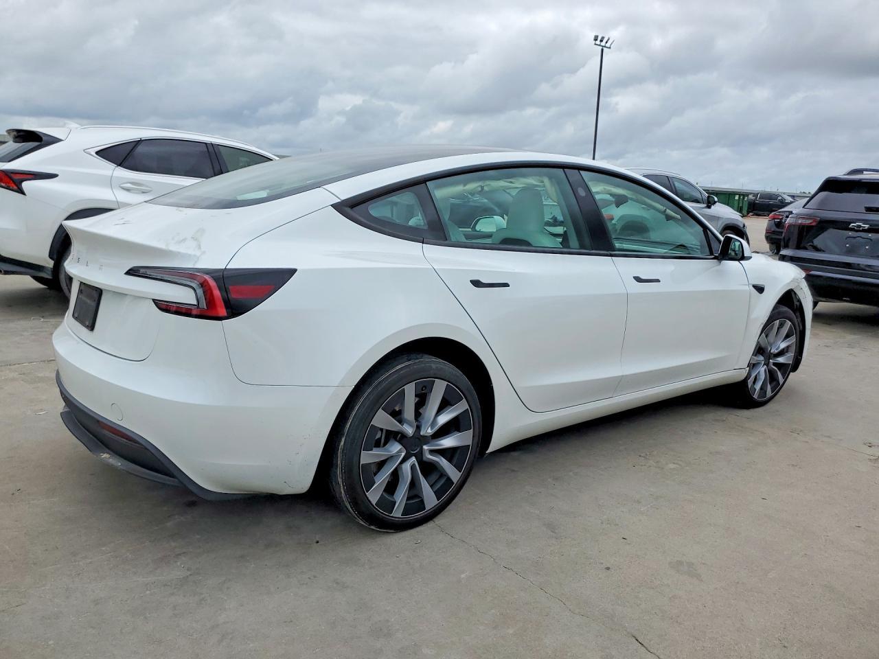 2024 Tesla Model 3 - Фото 3