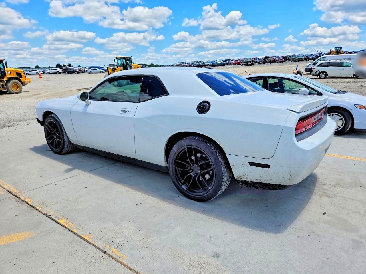 2010 Dodge Challenger Se - Image 2