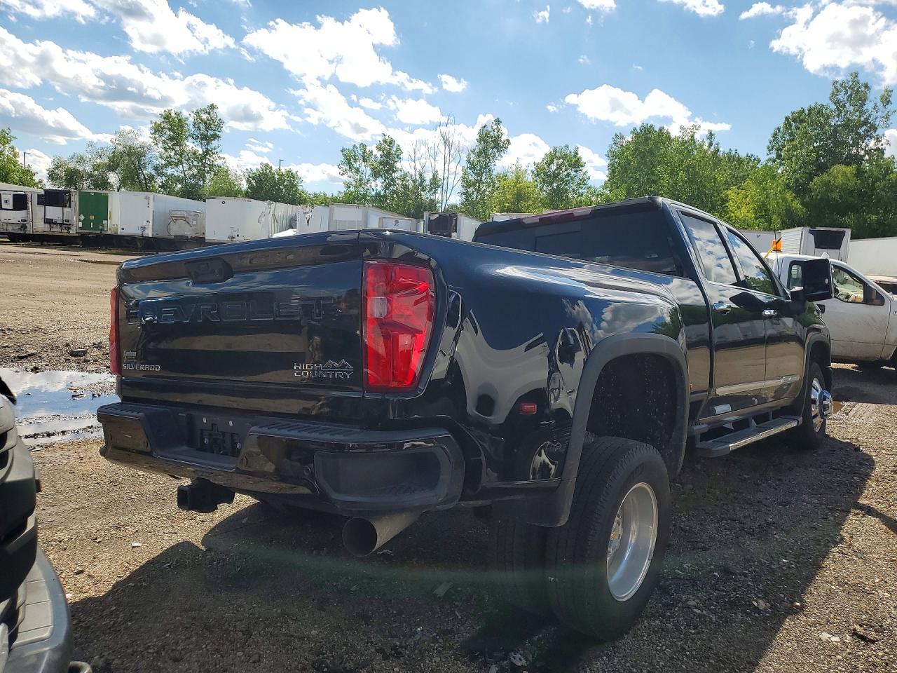 2024 Chevrolet Silverado K3500 High Country - Фото 3