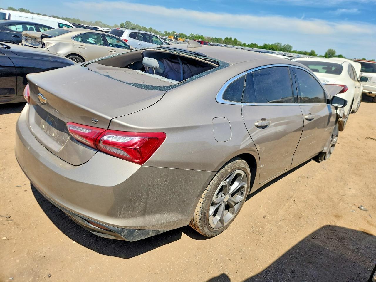 2022 Chevrolet Malibu Lt - Фото 3